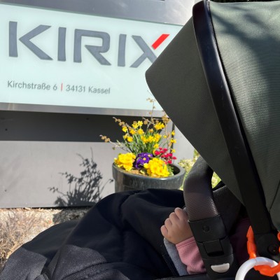 Elina am Aingang.jpg Herzlich Willkommen kleines Wunder - du bist nun ein Teil der KIRIX-Familie.