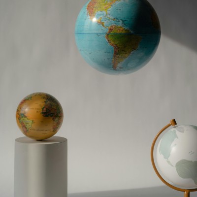 Welt- und Wirtschaftsausblick 2026.jpg Welt- und Wirtschaftsausblick 2026: Politik im Aufschwung? Wirtschaft in der Warteschleife! 